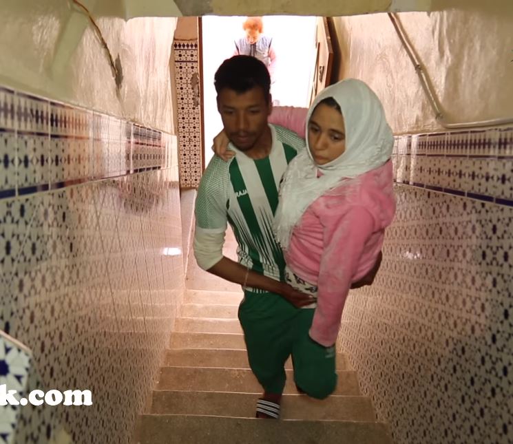 صورة شاب تزوج فتاة بنصف جسد يكشفان قصة حبهما