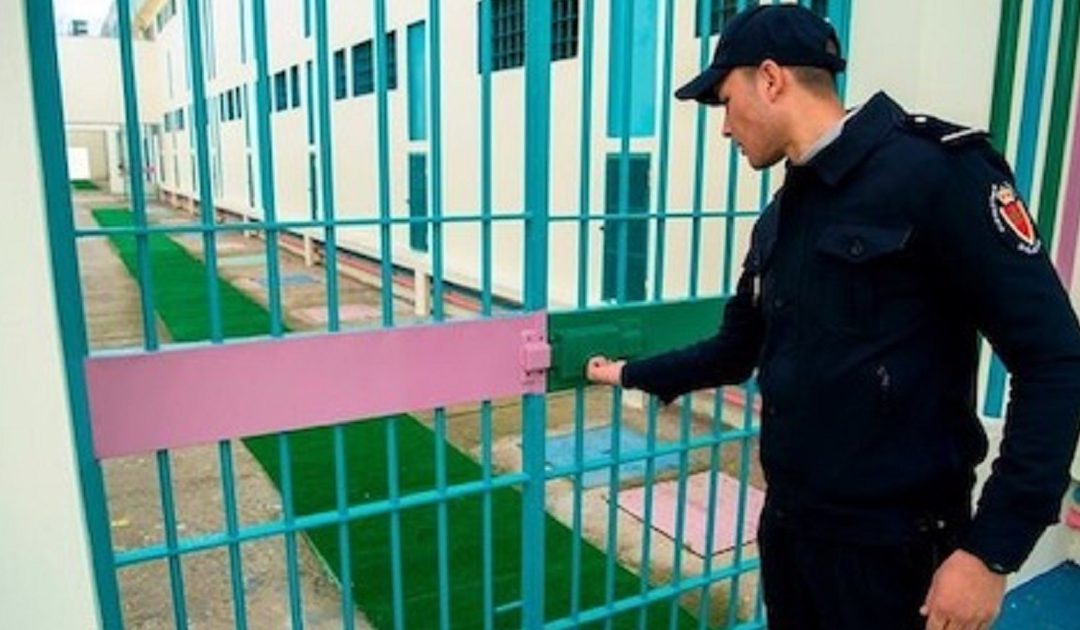 صورة اعتقال شخصين بطنجة بعد احداث الأمس