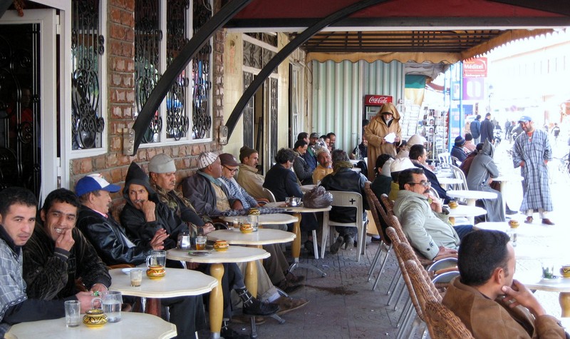 صورة الحكومة المغربية تخرج عن صمتها بخصوص فتح المقاهي، المطاعم و محلات الحلاقة بعد العيد !