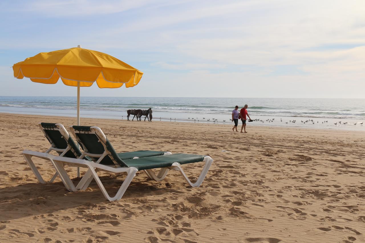 صورة وزارة الداخلية تحدد توقيت فتح وإغلاق الشواطئ