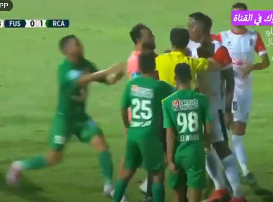 صورة لحظة سقوط بانون على الرأس..لقطة خلقت الخوف في قلوب المغاربة