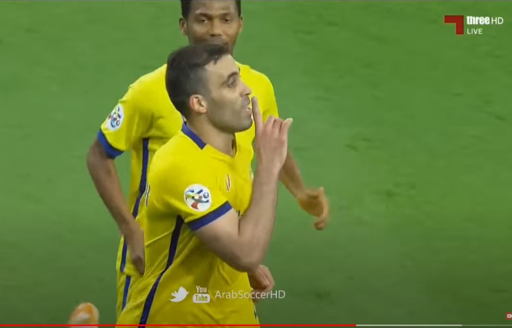 صورة حمد الله ينقد النصر ويهدي التأهل للفريق السعودي الى دور الربع من أبطال أسيا في مباراة كان فيها أسد