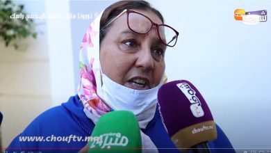 صورة الصديقة الوحيدة للي قدرات تدخل عند زوجة الفنان سعد الله.. خديجة أسد منهارة ومصدومة