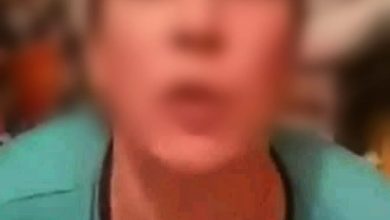 صورة الأمن يعتقل الأم التي قامت بتعذيب طفلتها