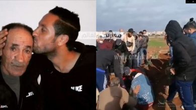 صورة انهيار عادل الكروشي بالبكاء لحظة دفن والده