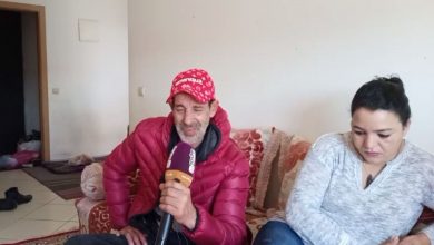 صورة زوج فتيحة يذرف الدموع جراو عليه من الخدمة ومالقاو ولادو مايكلو وجا للدار على غفلة باش يفاجئها بالصلح (أسرار مثيرة تكشف لأول مرة)