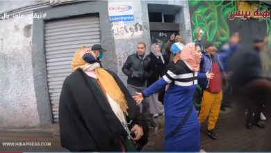 صورة أقوى لحظة بدرب مولاي الشريف بعد قرار إخلاء أسرة من مسكنها خوفا من إنهيارها