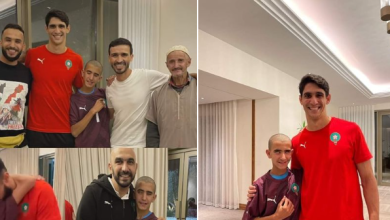 صورة حلم طفل ناج من زلزال الحوز يتحقق بعد لقائه بنجوم المنتخب الوطني