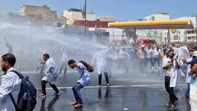 صورة احتجاجات غاضبة بالرباط : خراطيم المياه تواجه مهنيي الصحة