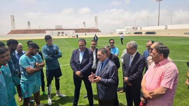 صورة الوالي أمزازي يزور لاعبي حسنية أكادير ويشجعهم قبل مباراة السد