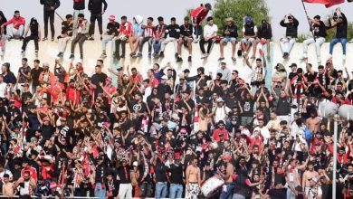صورة الوفاء في المدرجات… واللامبالاة على أرضية الميدان