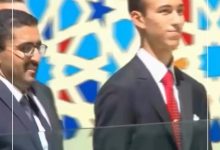 صورة وصول الأمير مولاي الحسن لتدشين ملعب مولاي عبد الله