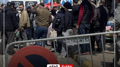 صورة وسط مدينة تاونات يغلي: “حرب المواقع” بين الباعة المتجولين ومهنيي نقل البضائع تعرقل حركة السير