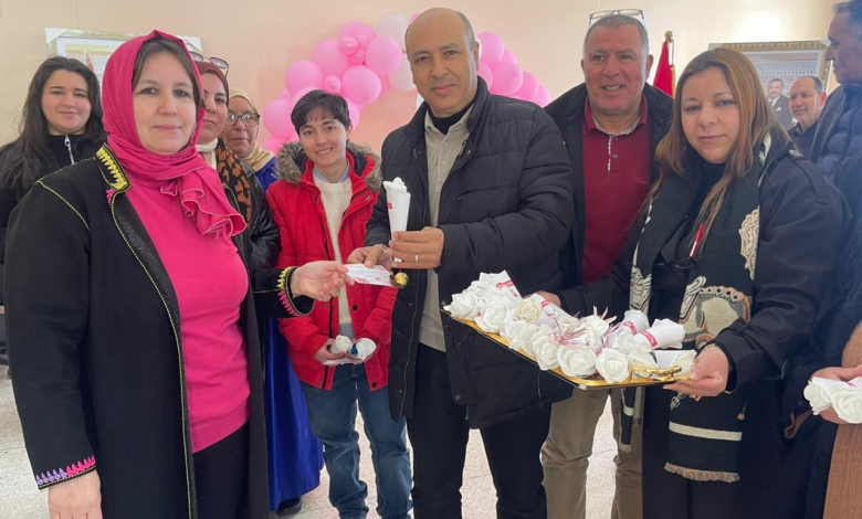 صورة في أجواء احتفالية بتاونات.. تكريم موظفات الجماعة تقديراً لعطائهن بحضور الباشا ورئيس الجماعة .